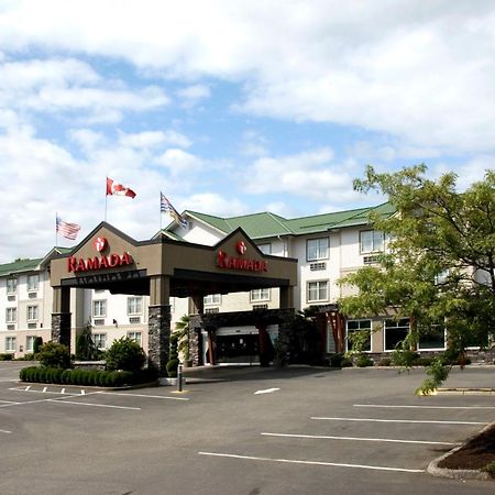 Ramada By Wyndham Surrey/Langley Hotell Exteriör bild