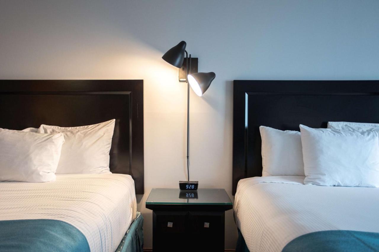 Ramada By Wyndham Surrey/Langley Hotell Exteriör bild