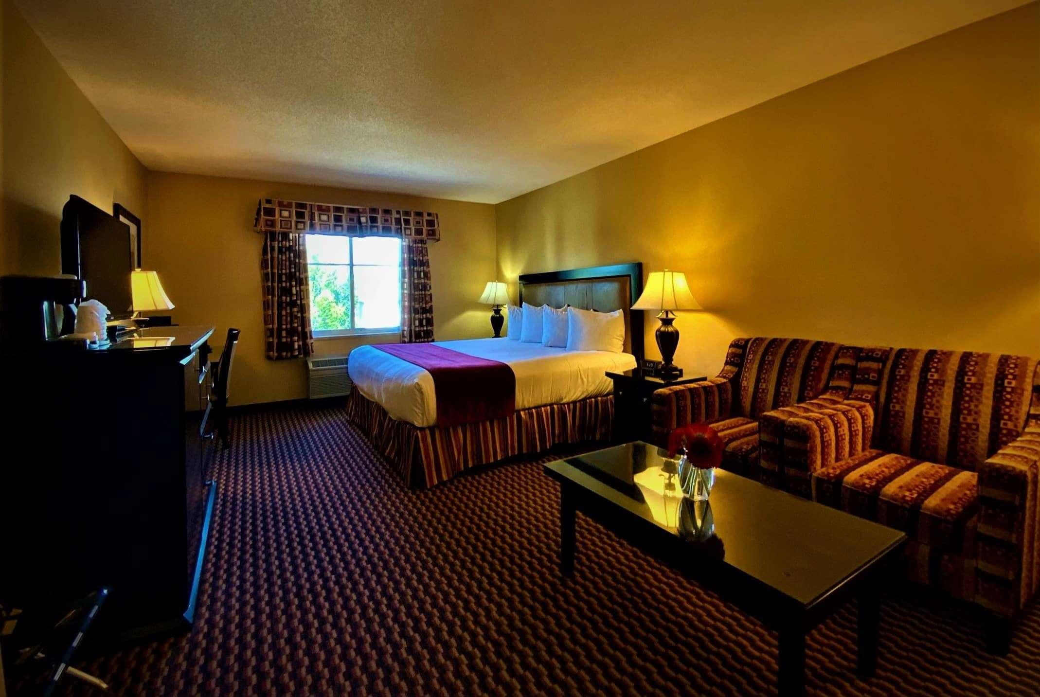 Ramada By Wyndham Surrey/Langley Hotell Exteriör bild