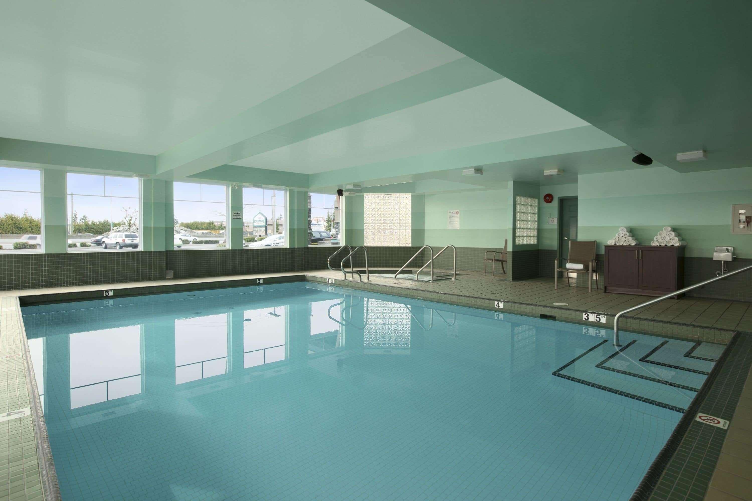 Ramada By Wyndham Surrey/Langley Hotell Exteriör bild