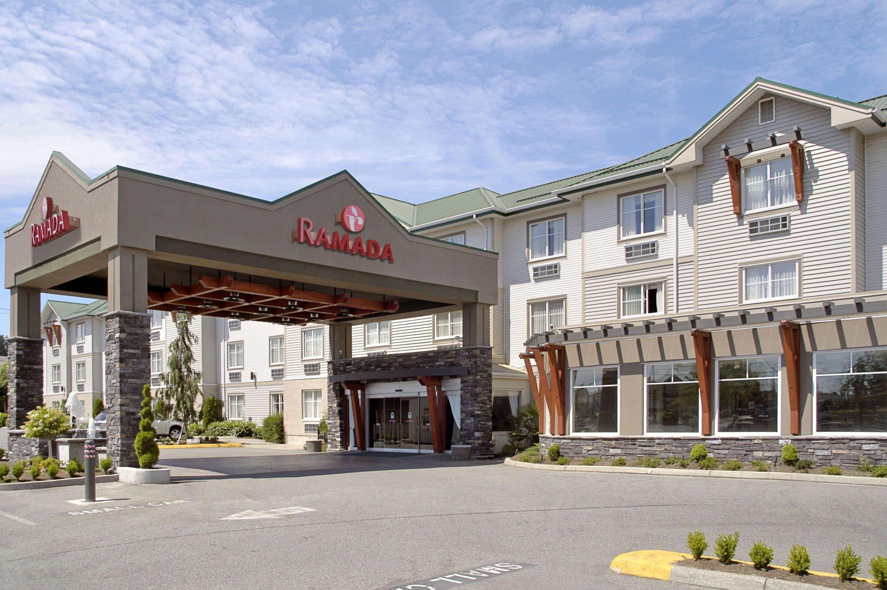 Ramada By Wyndham Surrey/Langley Hotell Exteriör bild