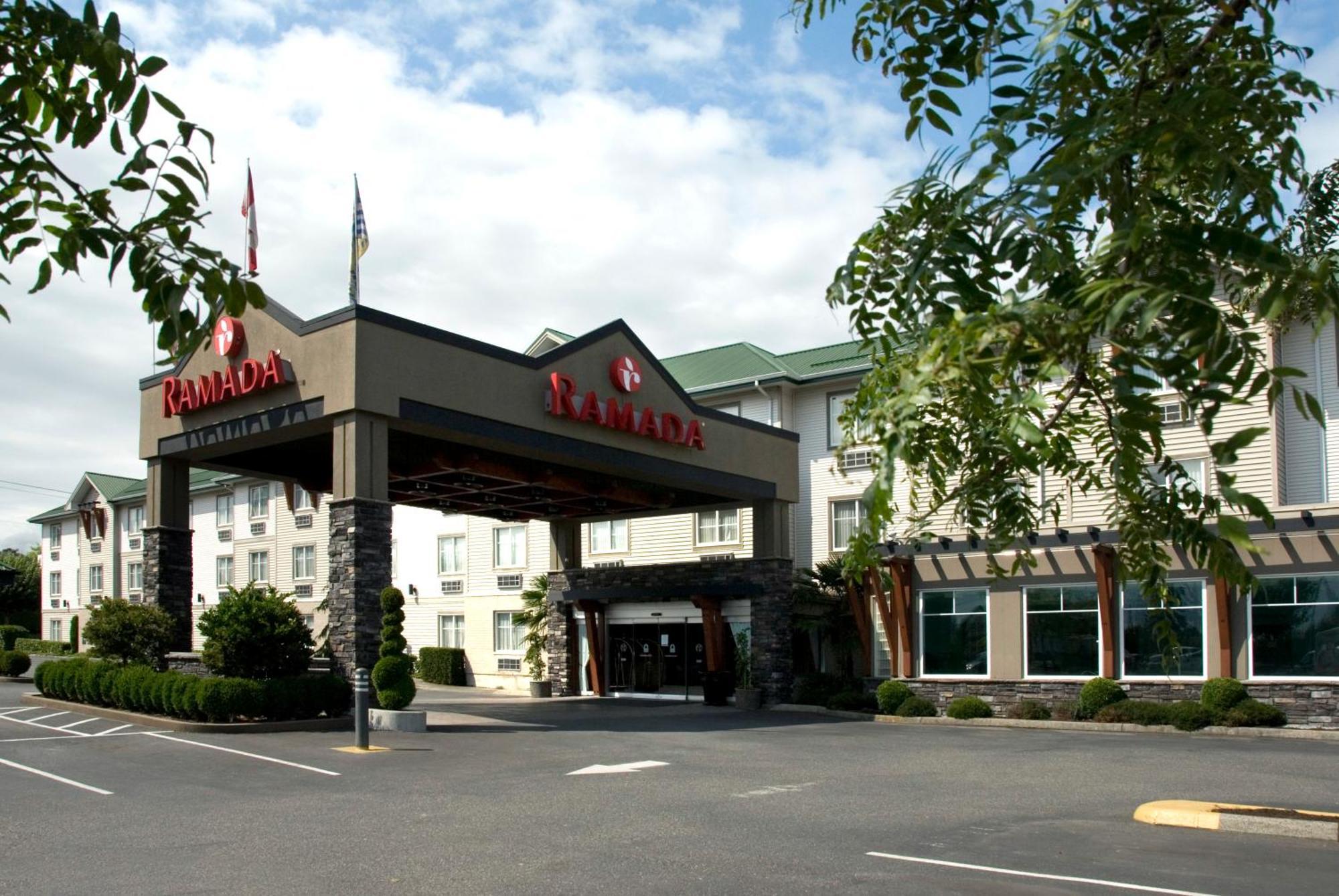 Ramada By Wyndham Surrey/Langley Hotell Exteriör bild