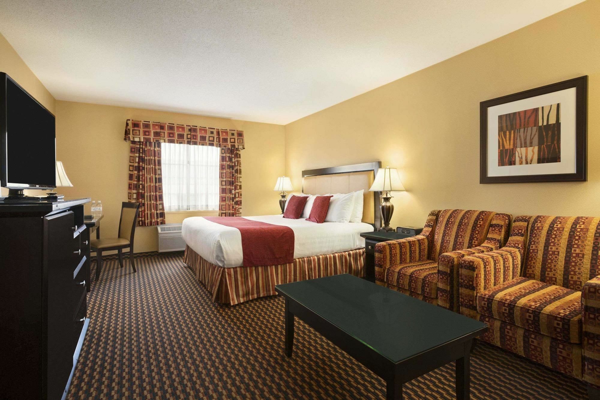Ramada By Wyndham Surrey/Langley Hotell Exteriör bild